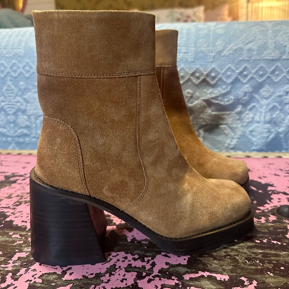 ASOS Women’s Suede boots with platform heels sz 7 - NEW